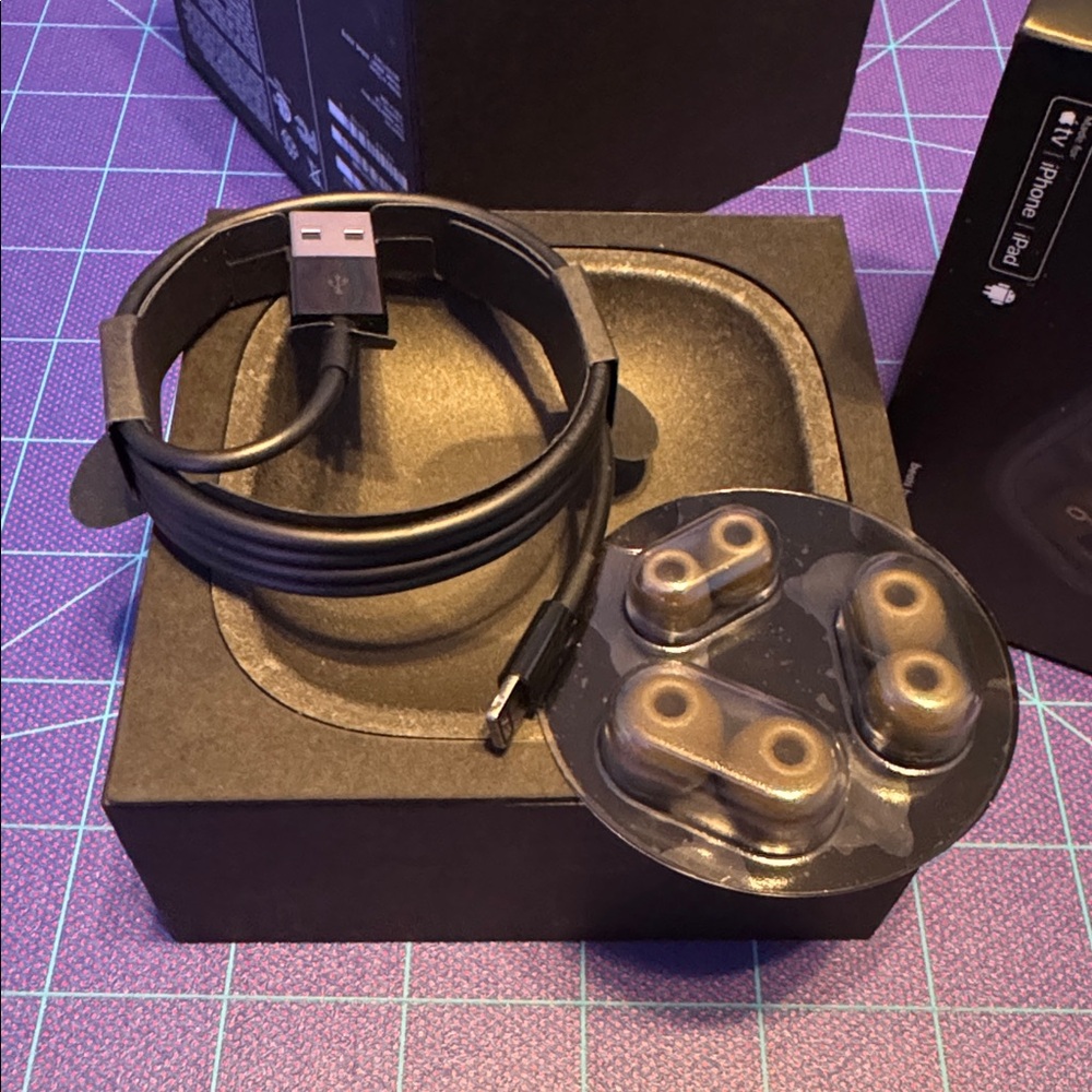 Beats by Dre Powerbeats Pro Totally Wireless Earphones - Moss - Picture 4 of 10
